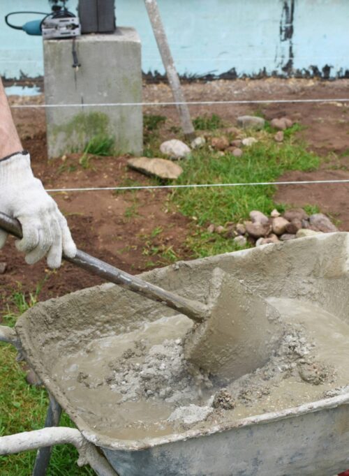 A beginner’s guide to mixing concrete: Professional tips for DIYers